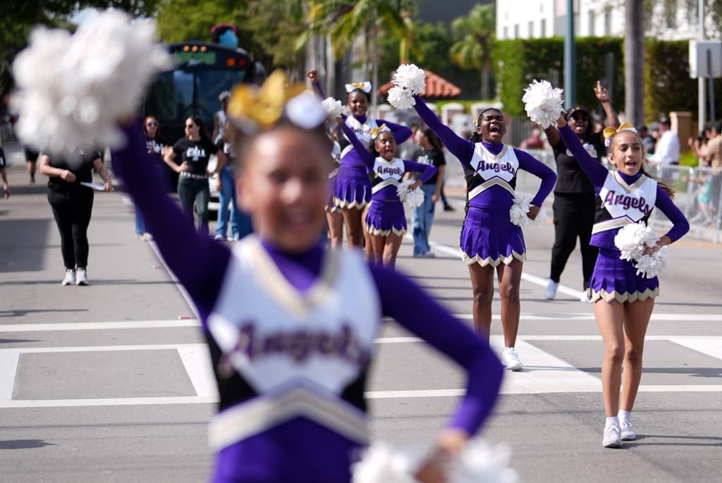 Color, alegría y el recuerdo de las raíces hispanas presentes en el Desfile de los Reyes Magos en Miami