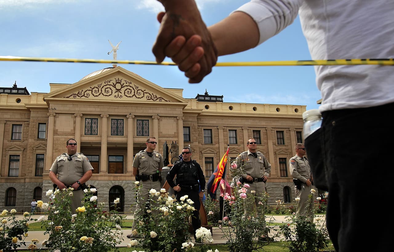 Propuesta de ley contra inmigrantes indocumentados en Arizona está a puertas de ser aprobada