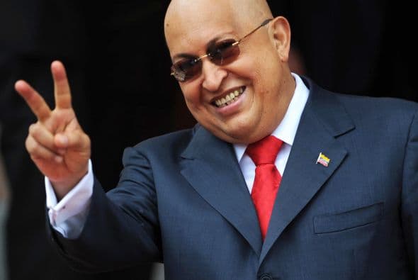 En medio de un intenso operativo que involucró a centenares de agentes de seguridad y personal médico de Venezuela y Cuba, el convaleciente mandatario venezolano Hugo Chávez fue trasladado de la unidad de cuidados intensivos del Centro de Investigaciones Médico-Quirúrgicas (Cimeq), a un hospital-bunker que opera en corredores construidos hace décadas bajo a Plaza de la Revolución.