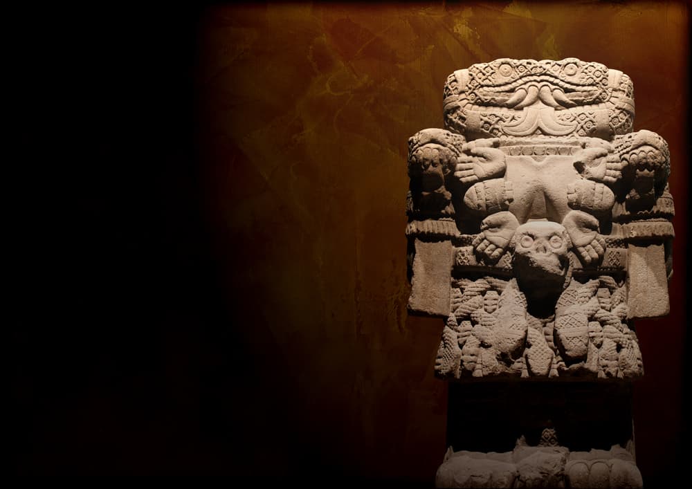 Coatlicue, es el origen y el símbolo de la representación sagrada femenina.
<br>