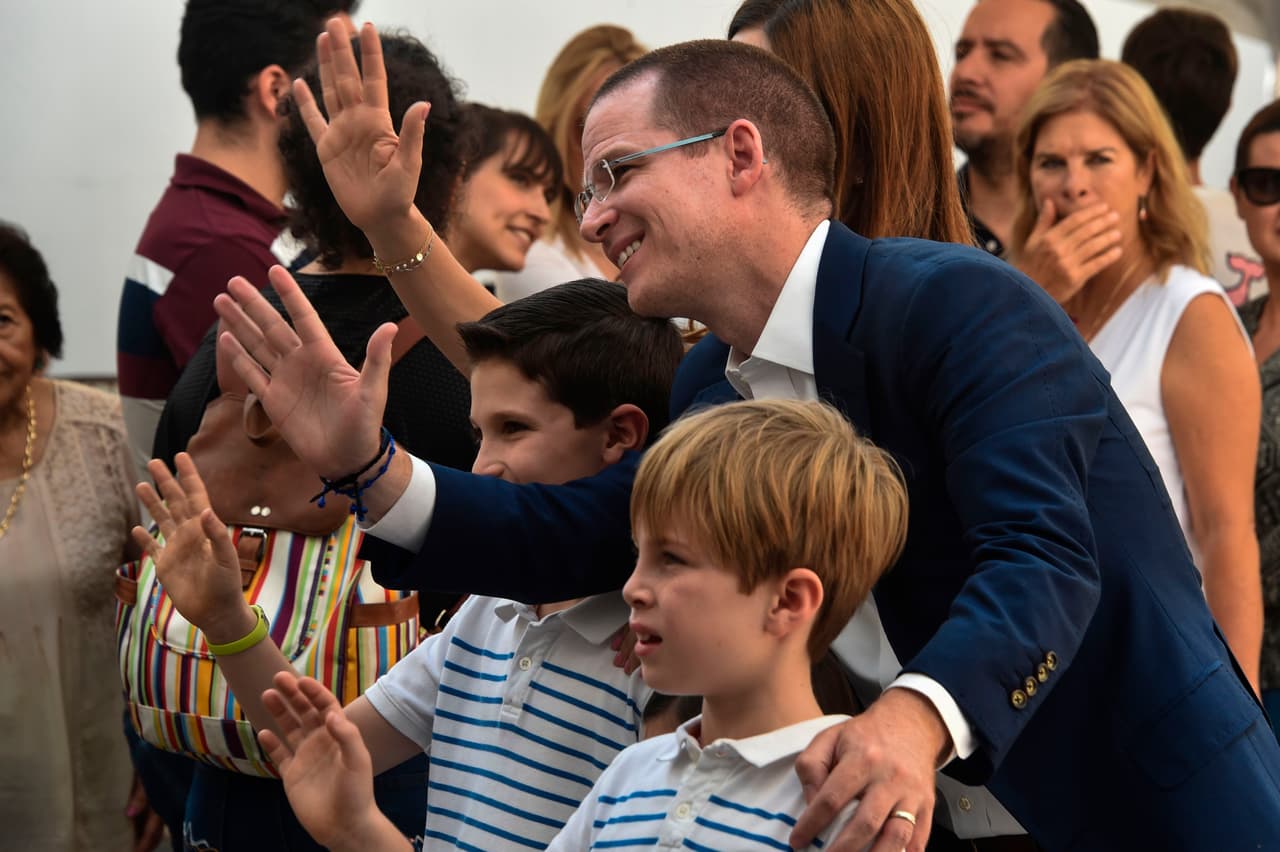 Anaya fue el tercer aspirante presidencial en votar. Los primeros fueron Andrés Manuel López Obrador, de 'Juntos Haremos Historia', y José Antonio Meade, de 'Todos por México'.