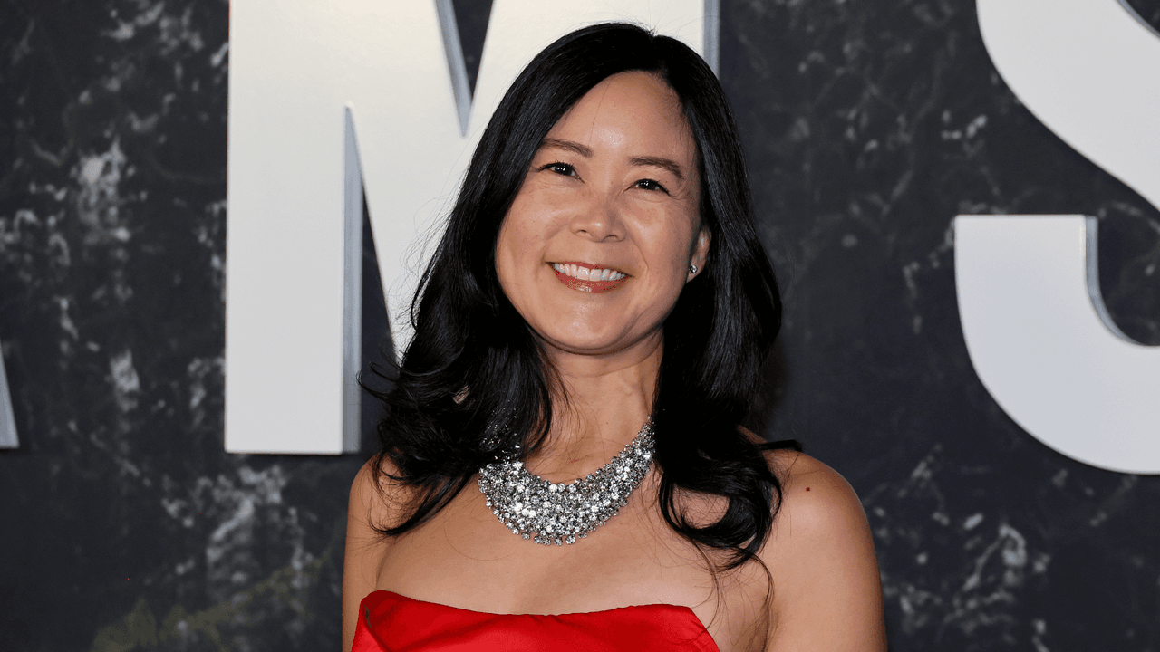 Evelyn Skye es la autora del libro basado en la película 'Damsel'