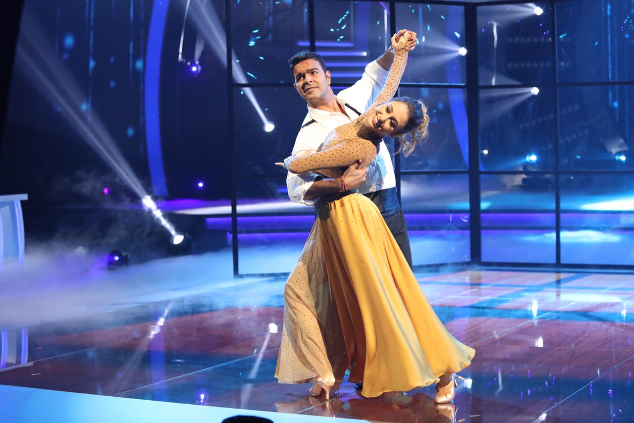 El cantante bailó con la canción 'Para que tú me amaras', perteneciente a la telenovela 'La doble vida de Estela Carrillo'.