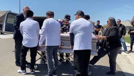 Desde el momento en que el féretro con el cuerpo de Yamile salió de su hogar, su madre la llamaba y repetía su nombre en medio del llanto y el dolor de haberla perdido.