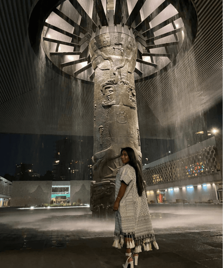 Yalitza Aparicio también deslumbra con prendas tradicionales