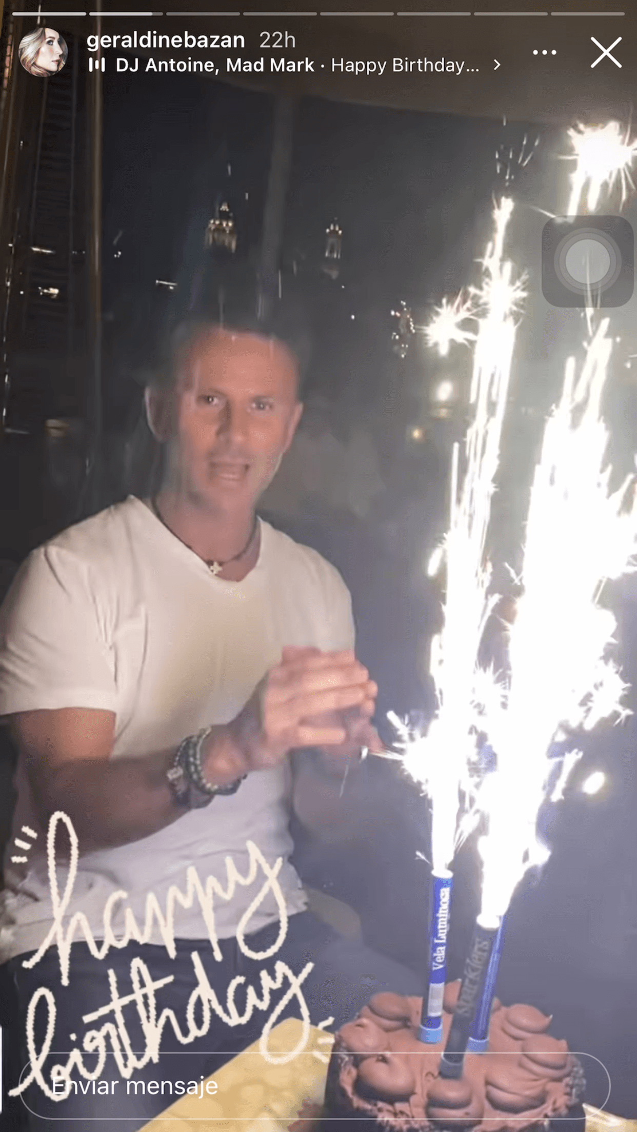 "La verdad es que, sobre todo que 
<b><a href="https://www.univision.com/famosos/hay-que-tener-abierto-el-corazon-el-consejo-de-geraldine-bazan-para-quienes-buscan-el-amor-fotos" target="_blank">mi pareja no es del medio</a></b>, entonces es un poco respetar, ¿cómo se podría decir, cuando no eres conocido?, respetar eso", agregó, sin mencionar el nombre de Luis Murillo. 
<br>