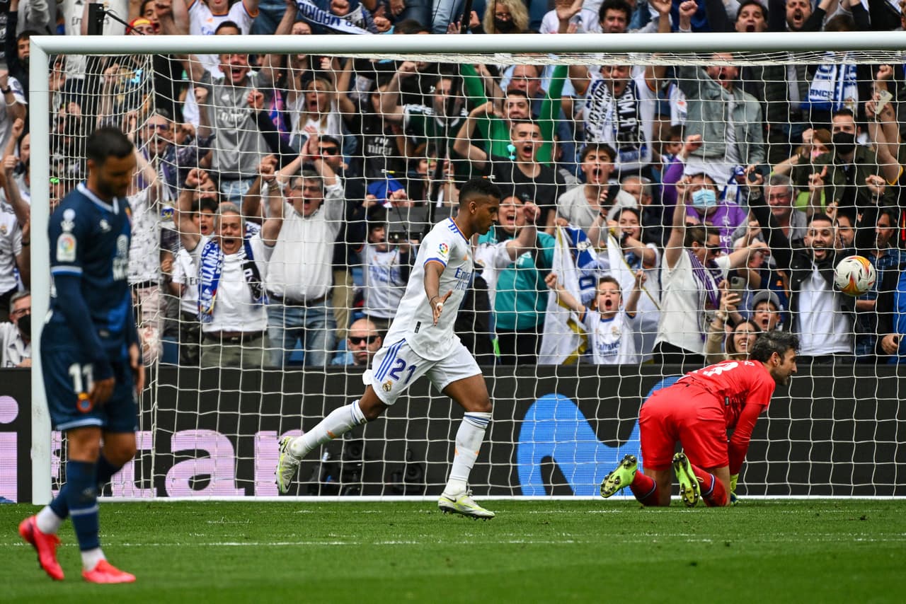 Real Madrid goleó 4-0 al Espanyol en el Santiago Bernabéu para proclamarse campeón en la Jornada 34 de LaLiga.