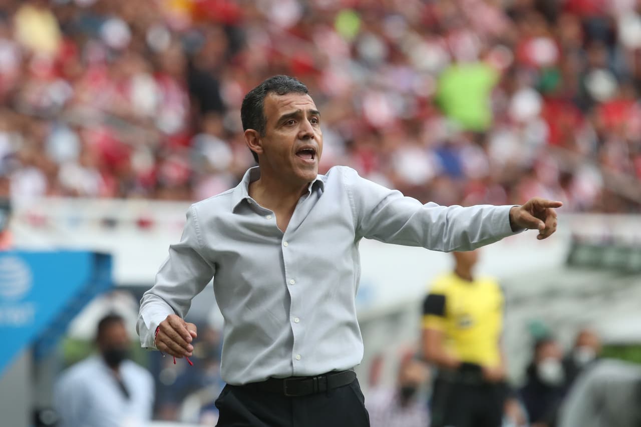 Cadena, desesperado ante las fallas en la primera mitad.