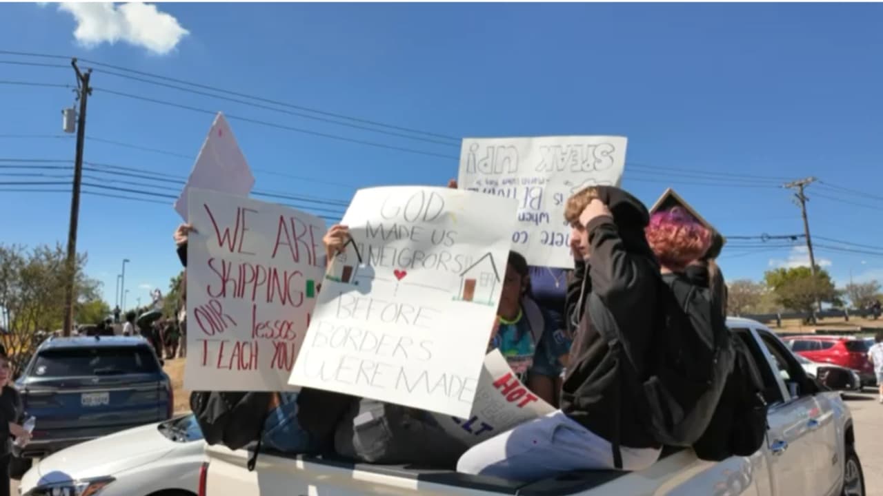 Durante la manifestación en Pflugerville, 
<b>un menor de edad fue detenido por la Policía</b> en la cuadra 1600 de Pfennig Lane. Según las autoridades, el joven conducía un automóvil de manera imprudente y también habría estado conduciendo sin licencia.