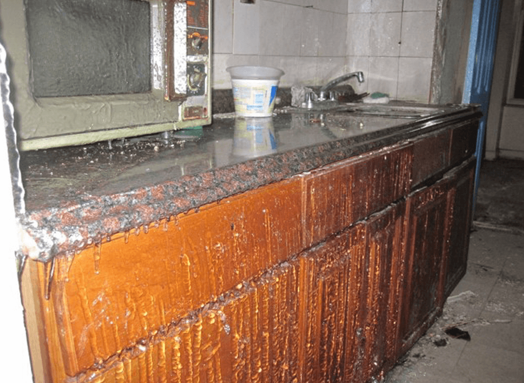 En el invierno, así se puso la cocina del apartamento del lado, evidenciando las condiciones en el interior del edificio.