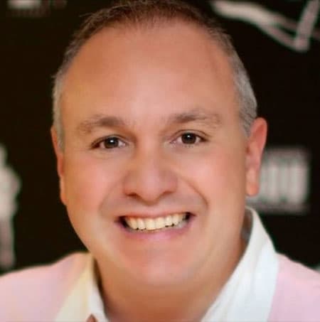 Productor teatral Alex Gou. @alex_gou:
<b> </b>"Mi querida @normalazarenomx todo mi amor en estos momentos ! Tq".