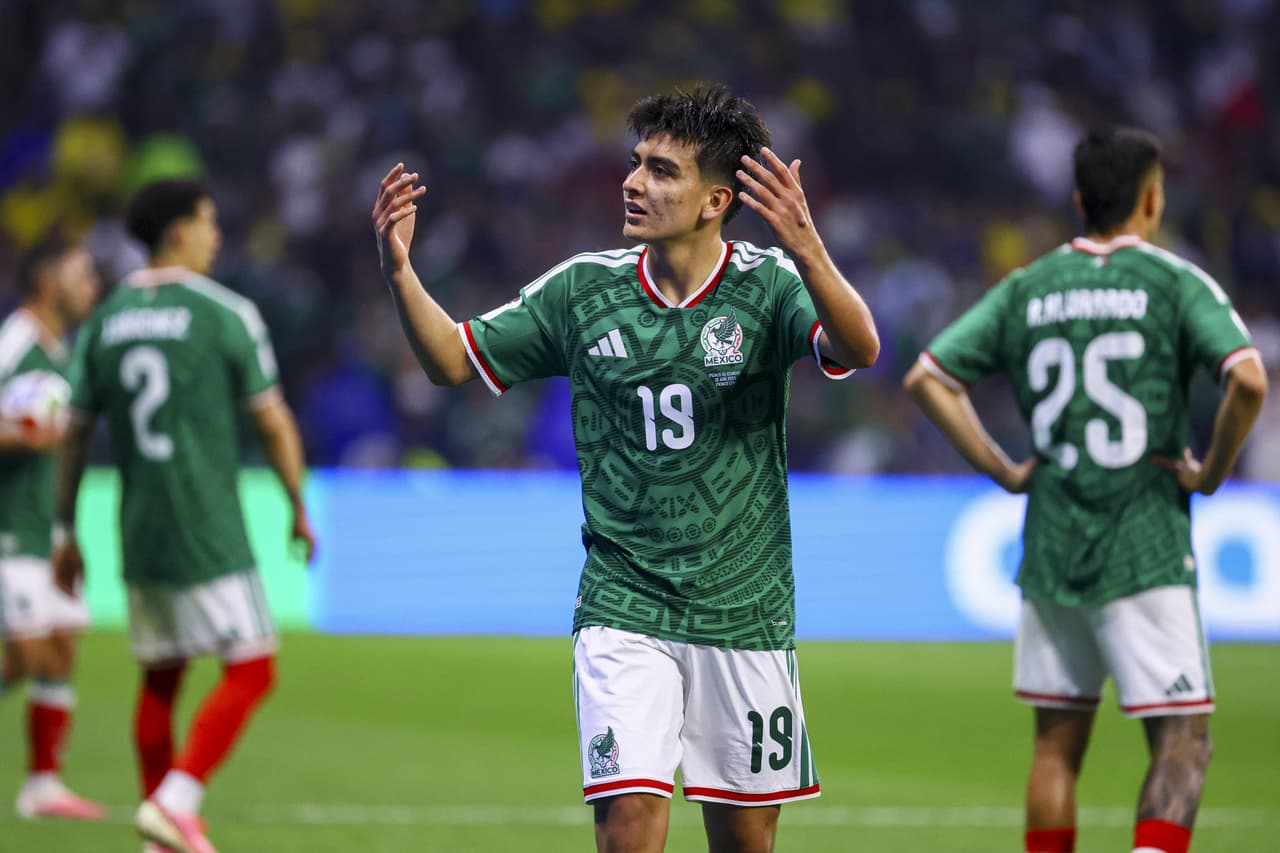 La razón por la que Gilberto Mora salió de cambio ante Ecuador