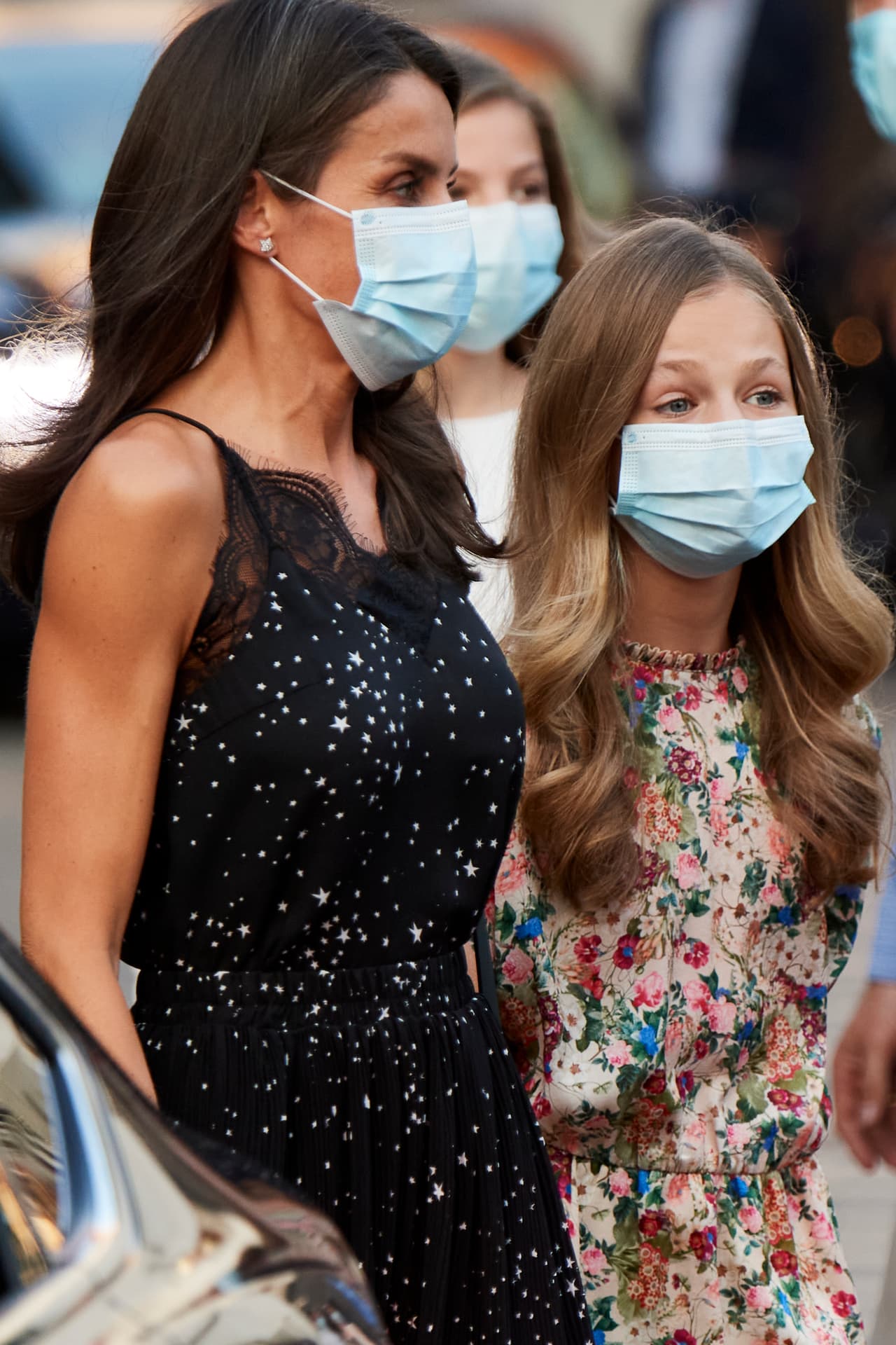 Esta vez,
<b> <a href="https://www.univision.com/famosos/la-reina-letizia-de-espana-y-su-marido-se-someten-al-test-del-coronavirus-ella-estuvo-con-una-contagiada-fotos" target="_blank">la reina Letizia</a> </b>no la acompañó al inicio de un nuevo ciclo escolar.
<br>