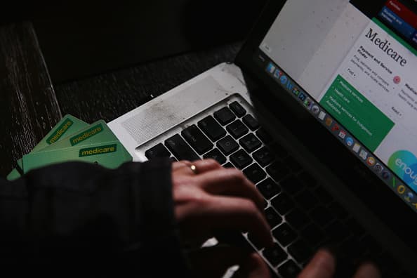 Si los hospitales cobraran a las aseguradoras lo mismo que a Medicare, los pacientes ahorrarían miles de dólares al año, según estimaciones