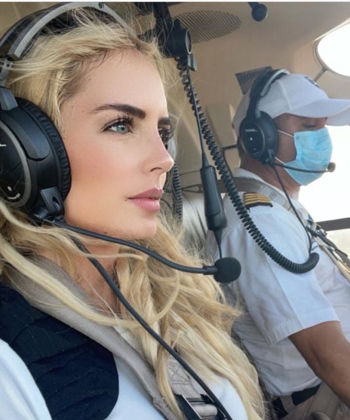 Tania Ruiz aseguró que "vino a esta vida a ser feliz y 
<b><a href="https://www.univision.com/famosos/unas-clasecitas-no-nos-caerian-nada-mal-tania-ruiz-afirma-que-enrique-pena-nieto-y-ella-aprenderan-a-bailar-fotos" target="_blank">no complacer a nadie</a> </b>más": "Sabemos lo que somos y tú eres una gran persona y solo enfócate en ver lo positivo. Si no puedes ser feliz con pocas cosas, menos con muchas cosas". 
<br>