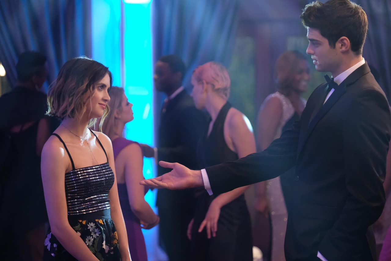 Noah Centineo y Laura Marano protagonizan esta comedia romántica.