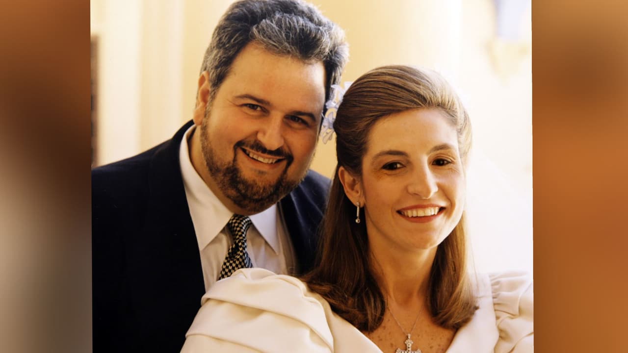 Raúl quería casarse en la famosa playa de Acapulco en México, sin embargo ella deseaba tener una boda formal, por lo que contrajeron matrimonio en Miami.
<br>