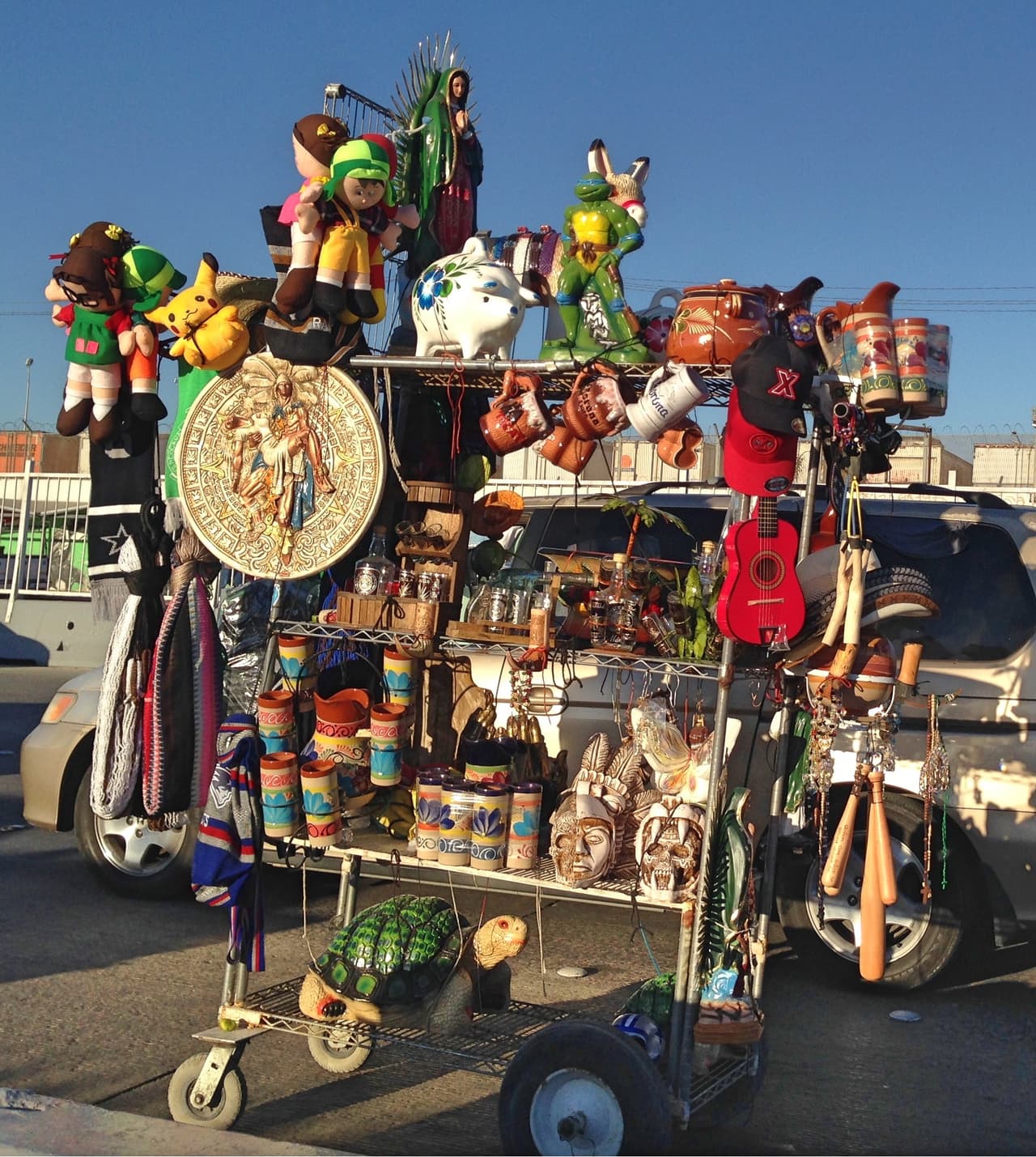 La Virgen de Guadalupe, Pikachú, Tortugas Ninjas, El Chavo del 8, etc.