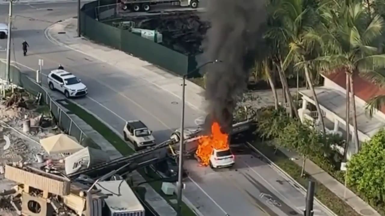Esto pasó en Miami, Florida, con el colapso de una grúa; hay personas hospitalizadas