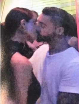 Algunos meses antes, a Eiza González se le había ligado con el cantante colombiano
<b>Maluma</b> y salió a luz esta foto que los comprometía.