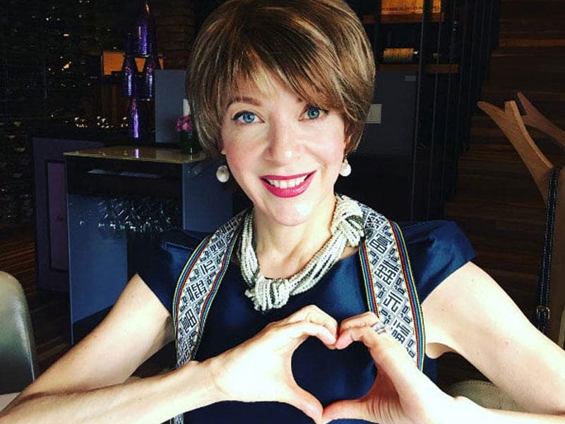 No importando los malos momentos por los que pasaba,
<b><a href="http://www.univision.com/temas/edith-gonzalez">González</a></b> nunca dejó de sonreír y de hacer la forma de un corazón con sus manos, pues estaba segura que saldría adelante con la ayuda de los doctores y la buena fe de su público telenovelero.