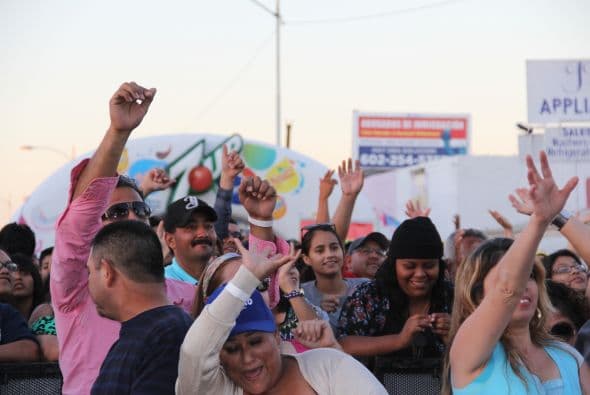 El popular Conjunto Primavera cerró con broche de oro la gran celebración del Latin Grammy Street Party en Phoenix, donde cientos de personas se congregaron desde muy temprano para escucharlos y cantar con ellos.
