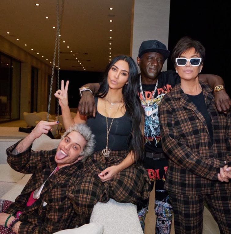 En noviembre posaron junto a Kris Jenner y el rapero Flavor Flav para celebrar el cumpleaños del comediante.
<br>