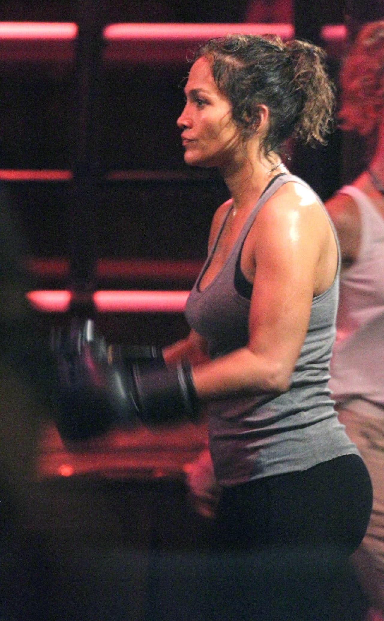 Su look era muy natural, un poco despeinada y la cara húmeda.