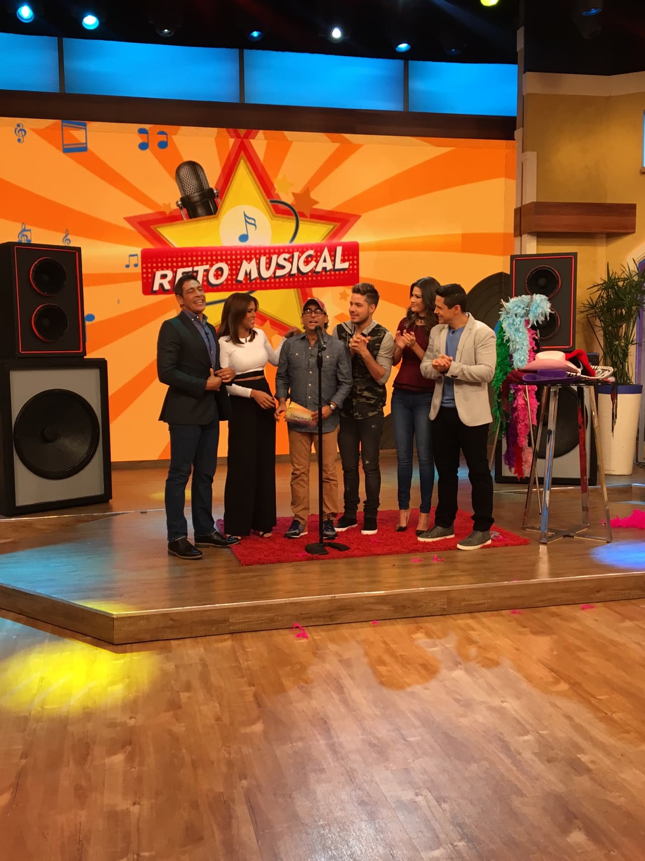El reto musical con canciones de Juan Grabriel estaba por comenzar.