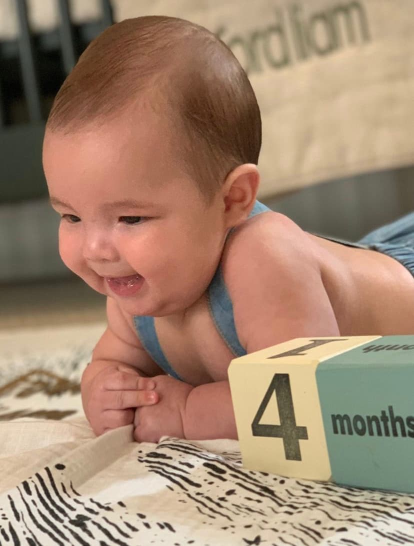 El cuarto mes de vida de Ford significó, para todos sus seguidores en 
<a href="https://www.univision.com/temas/redes-sociales">redes sociales</a>, ver 
<b>a un bebé inquieto, curioso y con una alegría tan marcada como contagiosa</b>. Como cada 30 días, Pamela Silva compartía una foto del crecimiento de su pequeño que cautivaba a todos.