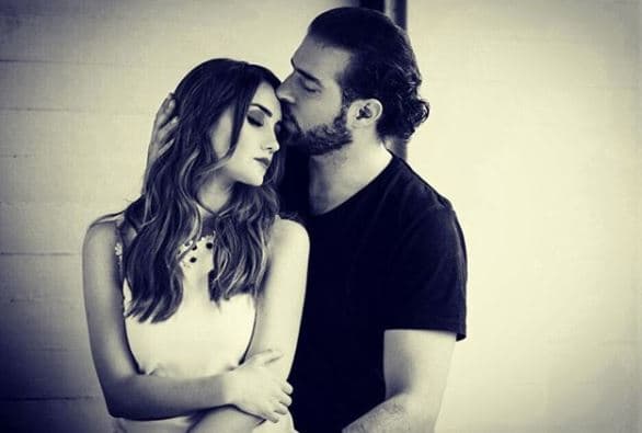 Así mismo, Paco hizo público su amor por Dulce María en sus redes sociales: "El amor llega siempre inesperado. Siempre como un torbellino primero, para después andar despacio...", escribió el también productor junto a esta imagen.