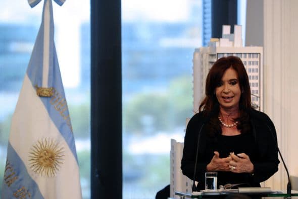 ARGENTINA VS. YPF- Este 16 de abril la presidente argentina Cristina Fernández anunció un proyecto de ley para expropiar el 51% de la petrolera YPF, bajo control de la española Repsol, al alegar falta de inversiones que obliga a importar combustibles.