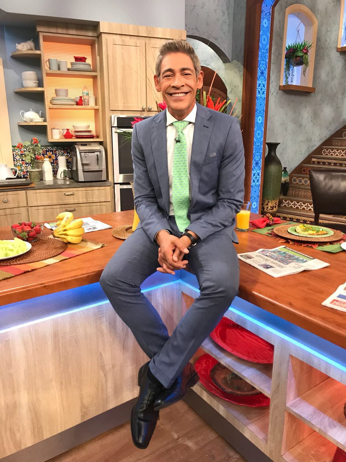 Siempre es un gusto recibir a nuestro Johnny Lozada, él siempre nos alegra con sus sonrisas y ocurrencias.