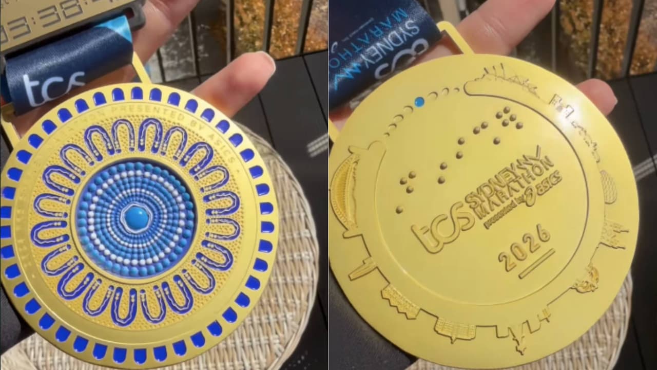 El maratón de Sídney presenta su nueva medalla, pero hay un pequeño detalle: tiene el estadio equivocado