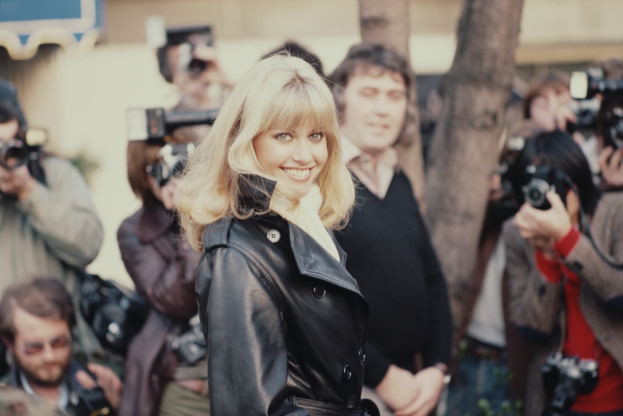 <a href="https://www.univision.com/noticias/sucesos/muere-olivia-newton-john-estrella-de-grease" target="_blank">Olivia Newton-John</a>, la superestrella que dominó las listas de música pop, country, contemporánea para adultos y dance con éxitos como “Physical” y “You’re the One That I Want” y ganó incontables corazones como Sandy en la exitosa versión cinematográfica de “Grease” ("Vaselina"), falleció. Tenía 73 años. En la imagen, aparece cuando estaba por protagonizar esta película, en 1978.