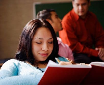 El trabajo que hacen organizaciones tales como Junior Achievement y otras, aumentan el auto-estima en los estudiantes y esto es muy importante. No importa cuán humilde sean tus origines, al tener un mentor, una guía, cuando alguien te apoya en tus sueños y cree en ti, todo se puede lograr.