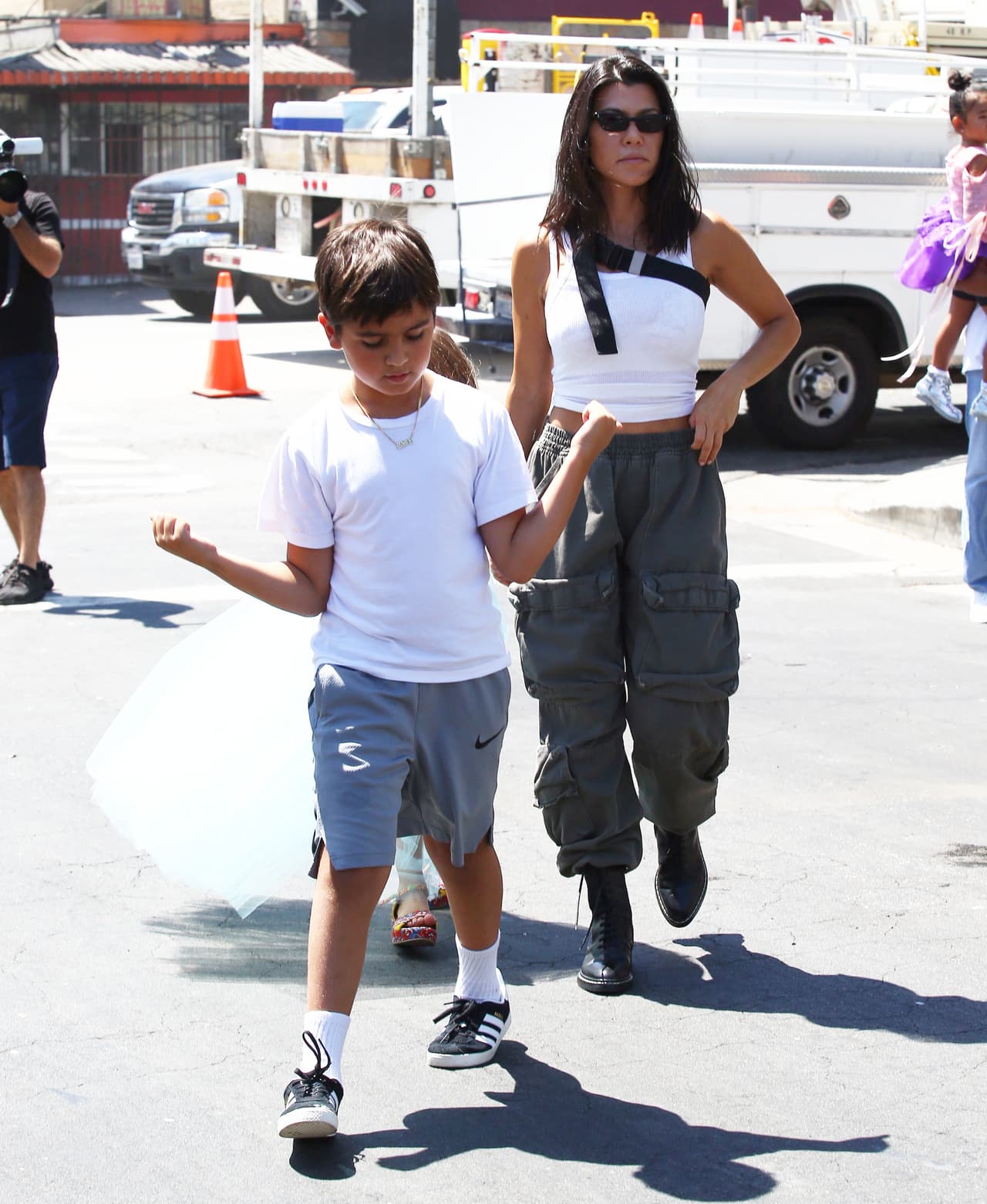 En una entrevista para 
<a href="https://www.youtube.com/watch?v=GGyr62AZ71Y" target="_blank">Entertainment Tonight</a> (ET), la mayor del clan Kardashian Jenner dijo que prefiere darle prioridad a sus labores como mamá.
<br>
<br>