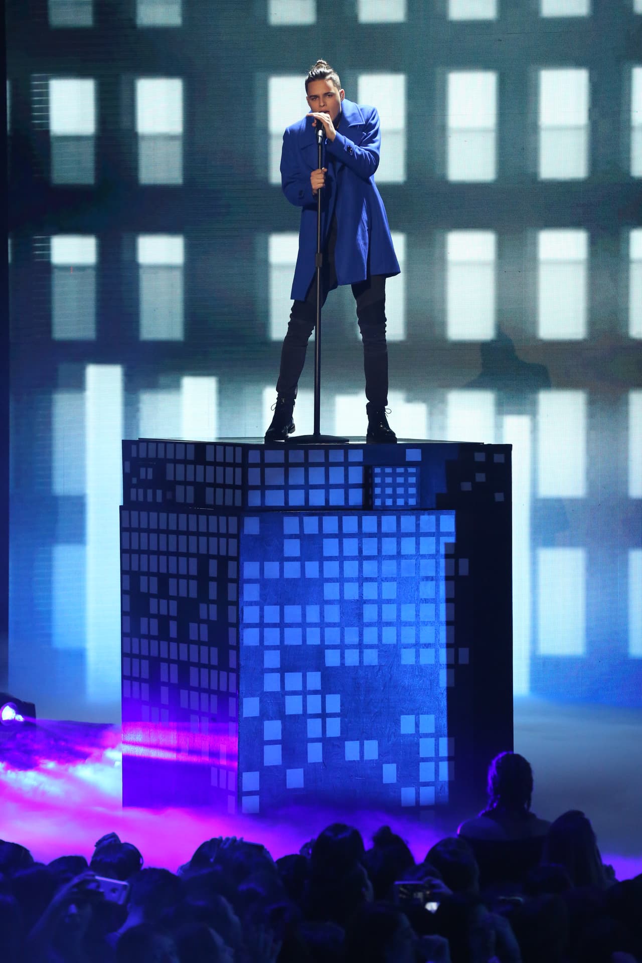 Esa misma noche nos sorprendió cuando cantó 
<a href="http://www.univision.com/shows/la-banda/ellos-se-tomaron-el-escenario-con-bobo-de-j-balvin-video">“Bobo” de J Balvin.</a>