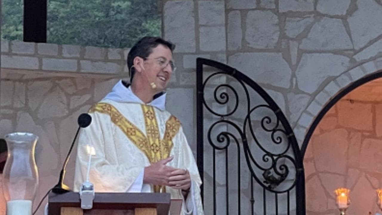 Un sacerdote de Texas fue excomulgado y removido del clero por este motivo