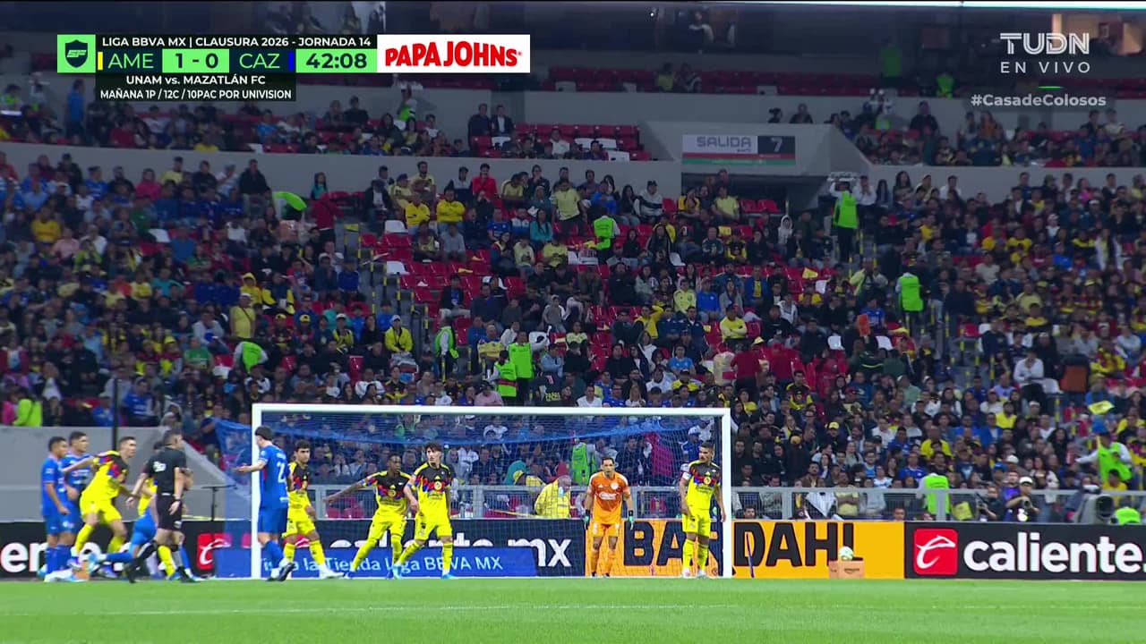 ¡TIRO ATAJADO! disparo por Érik Lira.