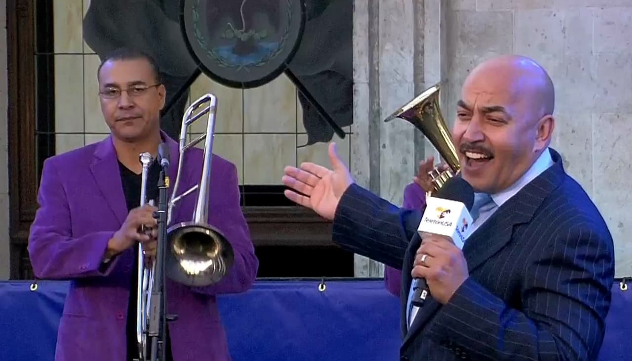 'El Toro del corrido' cantó en el escenario el tema 'Tiempos que extraño'.