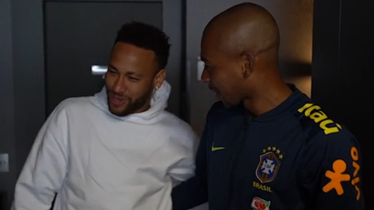 ¡Volvió Neymar! El astro brasileño visitó a sus compañeros en la concentración de la Verdeamarela 