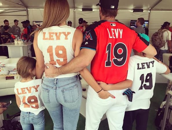 Kailey demuestra a través de sus mensajes y y fotos en redes sociales lo importante que es su familia para ella.