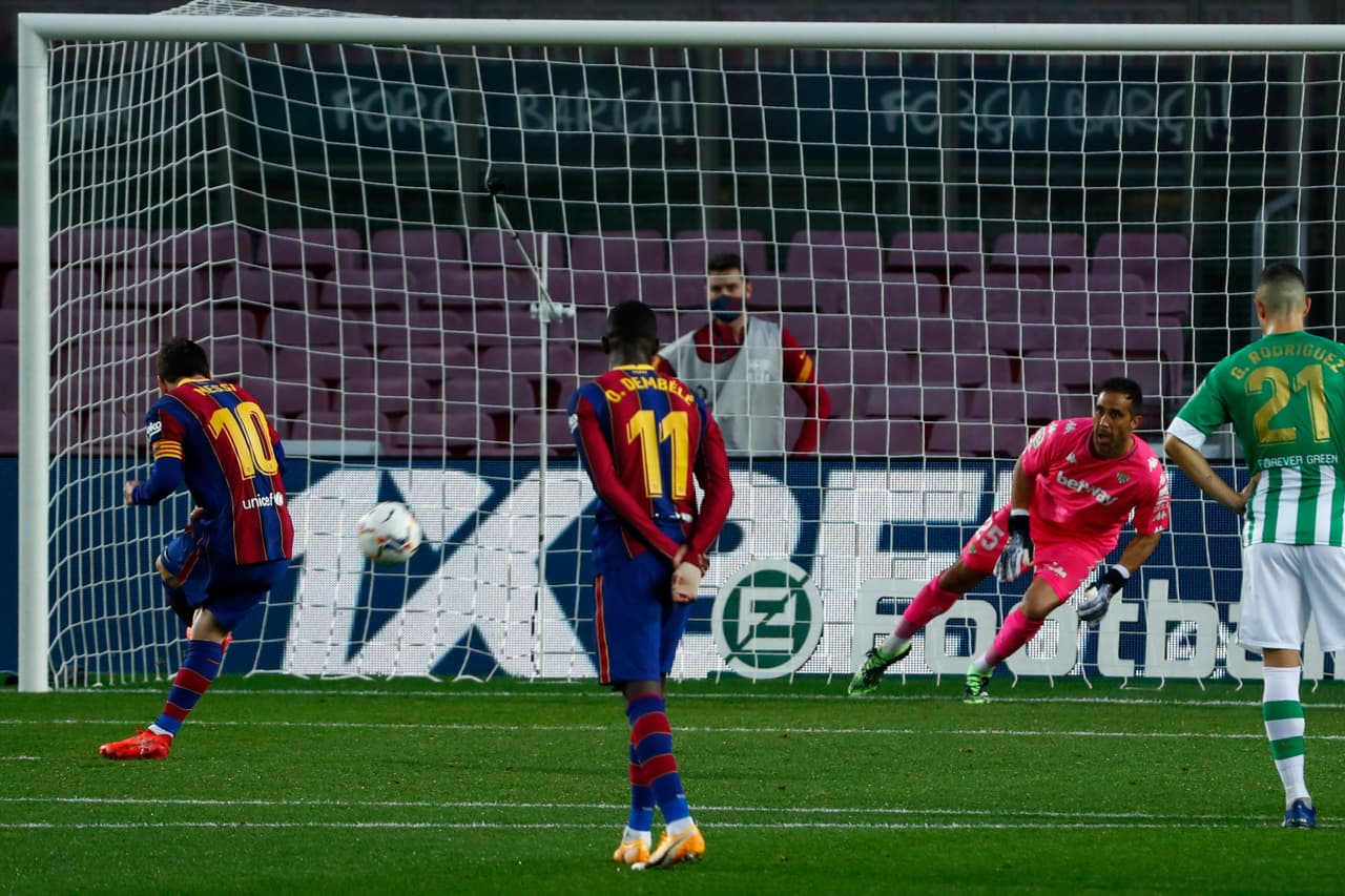 El astro argentino ingresó al inicio de la segunda mitad y su peso en la cancha fue fundamental para la goliza. | Dembélé abrió el marcador a los 22’ y Sanabria (45+2’) igualó el marcador. Griezmann (49’) falló un penal en la primera mitad, pero comenzando la parte complementaria ‘se sacó la espina’. Messi (61’) creció la ventaja cobrando una pena máxima y Morón (73’) nuevamente descontaba. Hacia el final del partido, el astro argentino (82’) hizo el cuarto para los culés. Pedri (90’) puso la 'cereza en el pastel'.