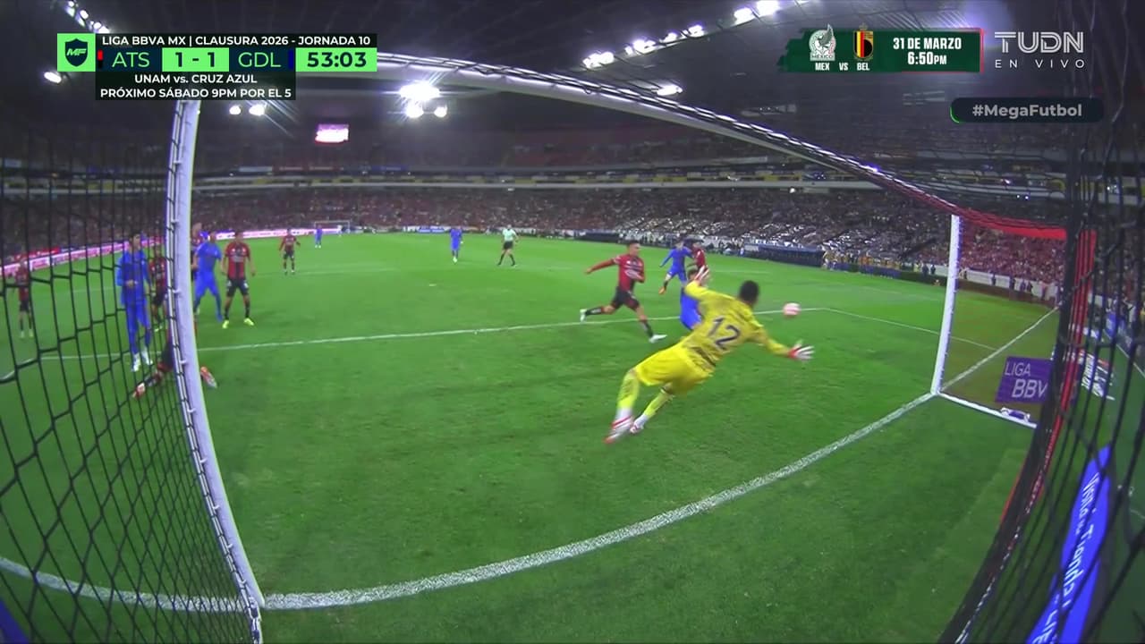 ¡Se salva el Atlas! Castillo no logra cerrar la pinza a tiempo y se pierde el gol