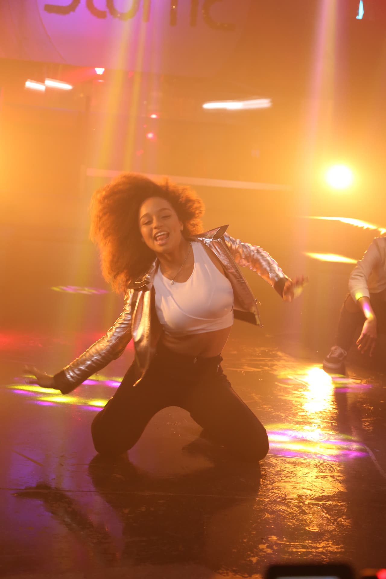 Abdiel, Fabyán, Alondra, Sofía, Verónica y Abel formaron la banda 
<b>Milenios</b>. “Cake by the ocean” fue el tema de su videoclip. Durante las grabaciones los chicos se diviertieron y hasta se sonrojaron al enterarse que había escena de beso.