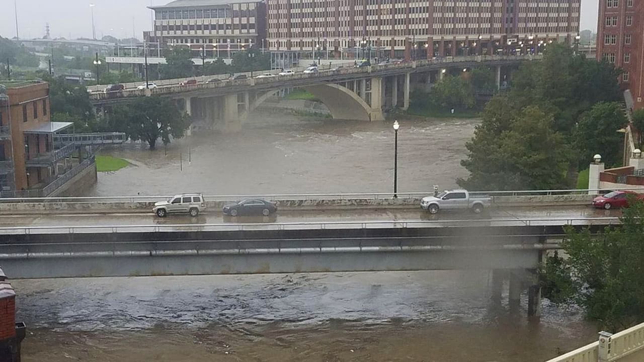 Imelda deja inundaciones en Houston