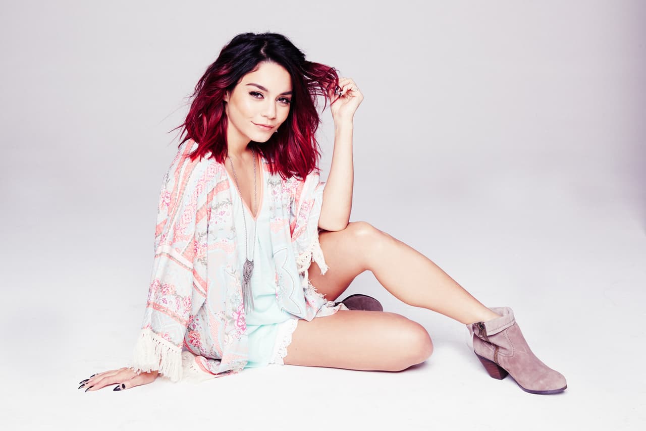 Si no te atreves a llevar todo tu cabello en este color, puedes recurrir a un estilo 'ómbre' y teñir solo las puntas de rojo.