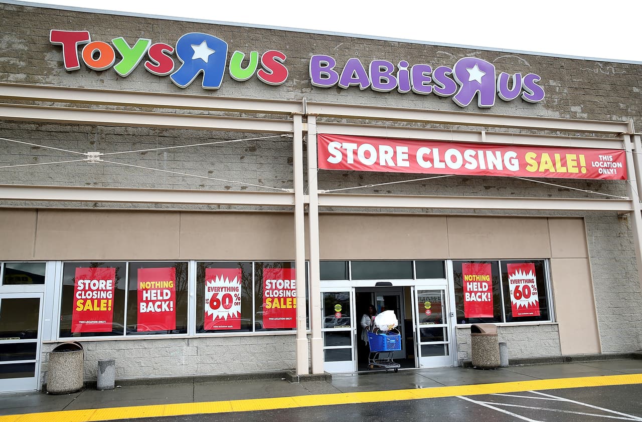 Un multimillonario promete salvar cientos de tiendas Toys R Us tras el anuncio del cierre