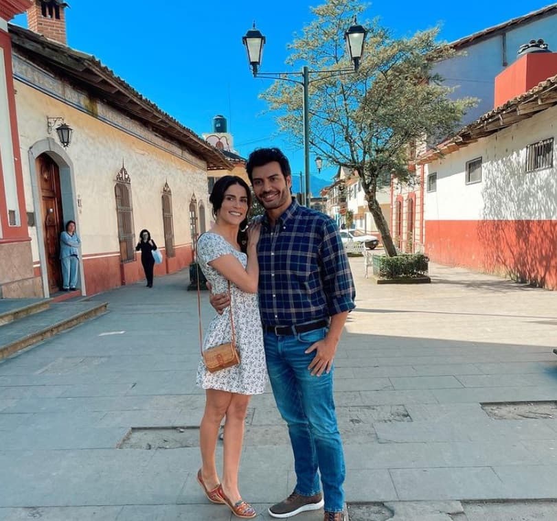 El pasado 12 de octubre, Eva Cedeño anunció que su pareja amorosa en la telenovela 'Allá te espero' será Andrés Palacios.